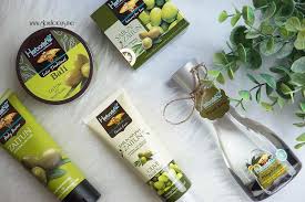 Manfaat minyak zaitun herborist merupakan salah satu informasi yang sedang banyak dicari saat ini. Merawat Kulit Dengan Herborist Zaitun Series Glowlicious Me