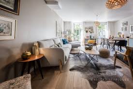 Une Maison De Charme Protegeee Par Des Murs De Pierres Pres De Paris Planete Deco A Homes World Decoration Maison Salle De Sejour Mur En Pierre