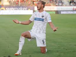 This transfer statistic shows the compact view of the highest sold players by sv sandhausen in the 09/10 season. Sv Sandhausen Rurik Gislason Kritisiert Trainer Uwe Koschinat