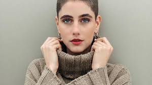 Nachdem in der fünften folge das umstyling anstand, wurde ihr ein neuer look verpasst. Wieder Raspelkurz Gntm Justine Kehrt Zuruck Zum Buzzcut Promiflash De