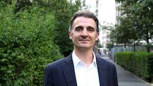 Le maire eelv de grenoble, eric piolle, réélu le 28 juin pour un second mandat, est un farouche opposant à la 5g, la cinquième génération des volontiers provocateur, eric piolle estime que la 5g, c'est pour regarder du porno sur votre téléphone, même quand vous êtes dans l'ascenseur, en hd. Eric Piolle Maire Vert De Grenoble La 5g Servira A Regarder Du Porno Dans L Ascenseur En Hd Ladepeche Fr
