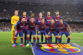 عندما اسس هانز غامبر نادي برشلونة عام 1899 اختار لقمصان نادي برشلونة الوان ناديه السويسري المحلي الذي لعب له قبل الانتقال الى اسبانيا للعيش فيها و تأسيس نادي. Ø¥ØµØ§Ø¨Ø© Ø£Ø­Ø¯ Ù„Ø§Ø¹Ø¨ÙŠ Ø¨Ø±Ø´Ù„ÙˆÙ†Ø© Ø¨Ù€ ÙƒÙˆØ±ÙˆÙ†Ø§ Ù‚Ø¨Ù„ Ø§Ù†Ø·Ù„Ø§Ù‚ Ù…ÙˆØ§Ø¬Ù‡Ø§Øª Ø¯ÙˆØ±ÙŠ Ø§Ù„Ø£Ø¨Ø·Ø§Ù„ ÙˆØ§ØªØ³ ÙƒÙˆØ±Ø©