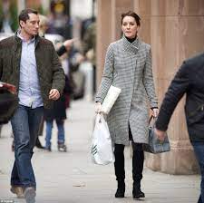 Kate Middleton Does Some Christmas Shopping At Peter Jones Department Store Daily Mail Online