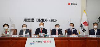 5선 중진인 그는 일찌감치 당대표 선거에 도전하겠다고 밝힌 바 있다. 2edv3iyr Pvpim