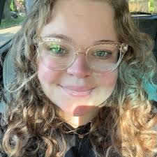 Tara Stout's Instagram, Twitter & Facebook