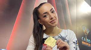 Larisa andreea iordache (romanian pronunciation: Larisa Iordache Beeindruckende Leistung Die Turnerin Gewann Gold Bei Der Weltmeisterschaft In Kairo