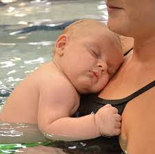 But when do babies start holding their heads up, and how can you help build neck muscle strength? Can Newborn Babies Really Swim