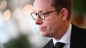 Tobias Billström åker till Västbanken