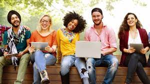 Estudiantes universitarios seguirán con grados virtuales por algunos meses más. Segundo Cheque Estimulo Los Universitarios Podrian Quedar Fuera Del Pago As Usa