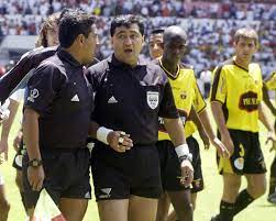 Ex árbitro de la federación internacional de fútbol asociado (fifa), habiendo dirigido en cna debe dar una explicación, aseveró byron moreno. Donde Esta Byron Moreno El Arbitro Del Escandalo
