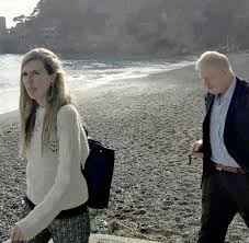 British prime minister boris johnson and his wife carrie are expecting a second baby. Carrie Symonds 31 Wer Ist Die Frau An Der Seite Von Boris Johnson Welt