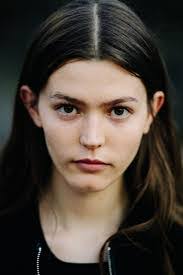 Lara Carter's Instagram, Twitter & Facebook