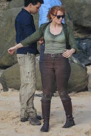 Fallen kingdom, star bryce dallas howard told us the dynamic between the humans and dinosaurs has changed completely! Bryce Dallas Howard On The Set Of Jurassic World 2 In Hawaii 7 7 17 Jurassic Park Costume Jurassic World Bryce Dallas Howard