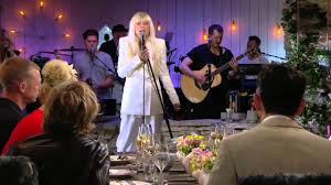 Hon ville ge de andra en personlig gåva som var förknippad med lovenepal. Kajsa Grytt Magaluf Sa Mycket Battre 2014 Youtube