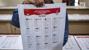 Sebab, kata dia, tak mungkin distribusi surat suara ke penyelenggara di tingkat kecamatan, pps, dan kpps dilakukan secara parsial. Sebelum Mencoblos Jangan Lupa Perhatikan Warna Surat Suara Pemilu 2019 Pilpres Liputan6 Com