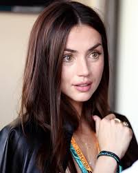 Hollywood meets F1 🎬🏎️ Welcoming Ana de Armas to the garage in Abu Dhabi  🤩