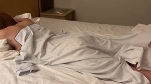 背中のマッサージしてって頼んだら入れられて中出しされたから妊娠したかも