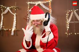 Exista multe obiceiuri de craciun, dar cele mai asteptate sunt impodobirea bradului in ajun de craciun si asteptare lui mos craciun.mos craciun vine in noaptea de 24 spre 25 decembrie, pentru ca in dimineata de 25 decembrie copii sa gaseasca sub bradul de craciun cadourile mult asteptate de la. In Direct Cu Mos Craciun Itsy Bitsy