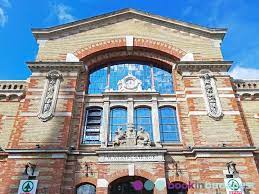 Fontos szoborról van szó pedig: Batthyany Platz Markthalle