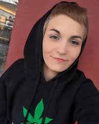 Another #sundaysundaypunday at #revelsmoke! #stopdropselfie  #livingmybestlife #happydaze #stonergirl