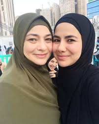 Pengacara dan pelakon, noor neelofa mohd noor, menyifatkan dakwaan netizen yang kononnya dia menjadi antara punca kemelut rumah tangga kakaknya, noor nabila dan abang iparnya, sharnaaz ahmad, sebagai tidak masuk akal. Biodata Noor Nabila Suri Hati Sharnaaz Ahmad Azhan Co