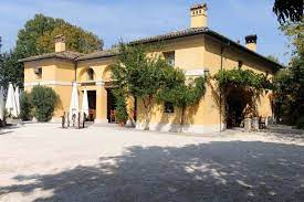 Uno dei locali storici dove immergervi nella cucina romagnola più verace è la casa delle aie. Casa Delle Aie Di Milano Marittima Segnalata Da Romagna A Tavola