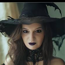 Ian Thomas Garner MacKaye (/məˈkaɪ/;[1] born April 16, 1962) is an American  musician. Active since 1979, he is best known as the co-founder and owner  of Dischord Records, a Washington, D.C.-based independent