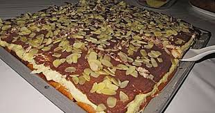 Falsche Donauwelle Blechkuchen Von Chipsie Chefkoch Rezept Blechkuchen Kuchen Lebensmittel Essen