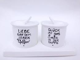 Pfeffer Salzstreuer Pfefferstreuer Salzstreuer Mit Spruch Ein Designerstuck Von Hoch Die Tassen Bei Dawa Pfefferstreuer Salz Und Pfefferstreuer Salz