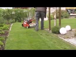 Um einen rasen zu vertikutieren, müssen sie ihn in bahnen abgehen. Rasen Vertikutieren Youtube