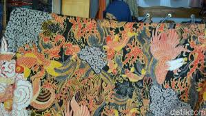 Cara buat lukis batik pada semen.bahanya dari seng/gembreng kita gunting mengikuti pola pada garis yg kita tentukan. Motif Yang Rumit Membuat Batik Lasem Diburu Kolektor