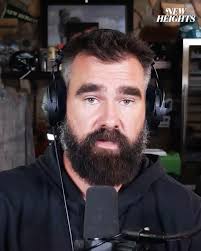 Julian Edelman tells Jason and Travis what it was really like being a  rookie WR with Randy Moss. We find out how Randy liked his hot tub, why you  can't bother him