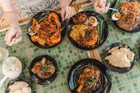 ˈjohorˈbahru adalah ibu kota negara bagian johor, malaysia. This Restaurant In Taman Molek Serves One Of The Best Nasi Kandar In Johor Johor Foodie