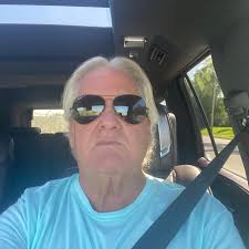 How much did the pay for Underwood? 🤣