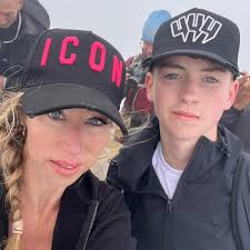 What is the best and safest way to get from the airport to camp Nou? X