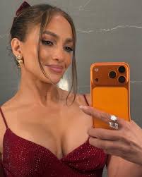 JLO les desea una feliz navidad 🎄❤️ #LightningMachine⚡️