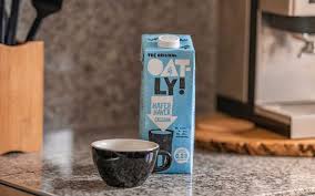 Oatly's new advertising campaign makes fun of the marketing industry. P7hapq Jo5lq3m