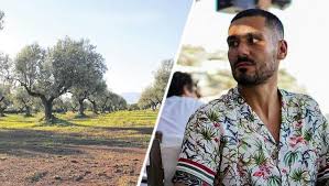 Mr i̇lkay gündoğan is taking care of business. Ilkay Gundogan Ailesine Balikesir De Zeytinlik Ve Ev Aldi
