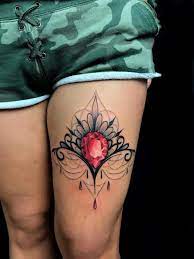 Usuwanie tatuażu jest długotrwałe, ale możliwe. Tatuaz Udo Diament Przez Endorfine Studio