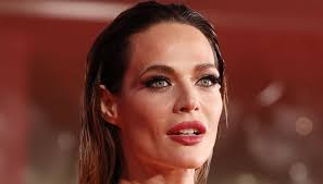 Festival di Venezia, Laura Chiatti ad alta seduzione. Uguale ad Angelina  Jolie