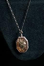 Harrypotter #diy #horcrux in this harry potter diy video we'll be making salazar slytherin's locket, one of voldemort's seven. Warner Bros Studio Tour London On Twitter There Were Two Versions Of Salazar Slytherin S Locket A Real One And A Fake One The Prop Making Department Created A Total Of 40
