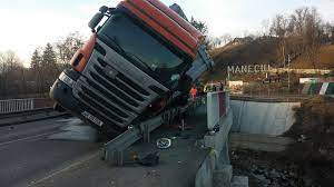 Un șofer moldovean de 32 de ani, care se deplasa din sevsc la volanul unui. CirculaÅ£ia RutierÄ Pe Dn1 A Ploiesti Brasov News Ro