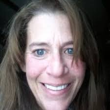 Lora Rowe's Instagram, Twitter & Facebook