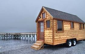 Adventurous couple build brilliant tiny house on wheels. Small Portable House To Go Small Houses Travel Trailers Haus Bauen Mikrohaus Design Kleine Hausideen