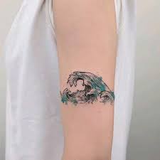 Woman Upper Arm Wave Tattoo Woman Upper Arm Wave Tattoo Arm Butterflytattoo Halfbutterflytattoo Smalltattooformen Ta 2020 Dovme Grup Dovme Kucuk Dovmeler