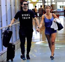 Verónica sánchez, miguel ángel silvestre, asier etxeandia watch all you want. Who Is Miguel Angel Silvestre Sky Rojo Cast Bio Career And Relationship Knowinsiders