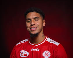 Simba SC have announced the signing of defender Rushine De Reuck following  his exit from @sundownsfc. Link in bio to read more.