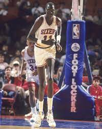 One of the tallest men to ever play in the nba, he was measured by guinness book of records at just under 7ft 7 inches. The Legendary Nba S Tallest Player Manute Bol The Iconic South Sudanese And Dinka Born Humanitarianist Philantropist And A True Hero