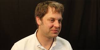 Drámaíocht na Gaeilge? Faigh réidh le plúchadh an tseantraidisiúin agus  lucht na mbrístíní bréidín agus mol an óige!'