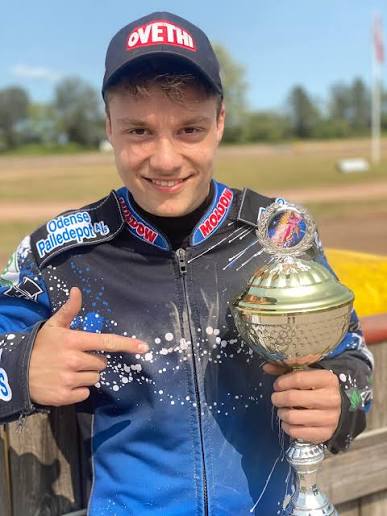 Holsted - DIMITRI BUCH VINDER SEMIFINALEN Holsted Tigers ligareserve Dimitri Buch blev en suveræn vinder af dagens U21 DM Semifinale i Herning, da han sluttede løbet med maksimum 15 point. Dermed sluttede